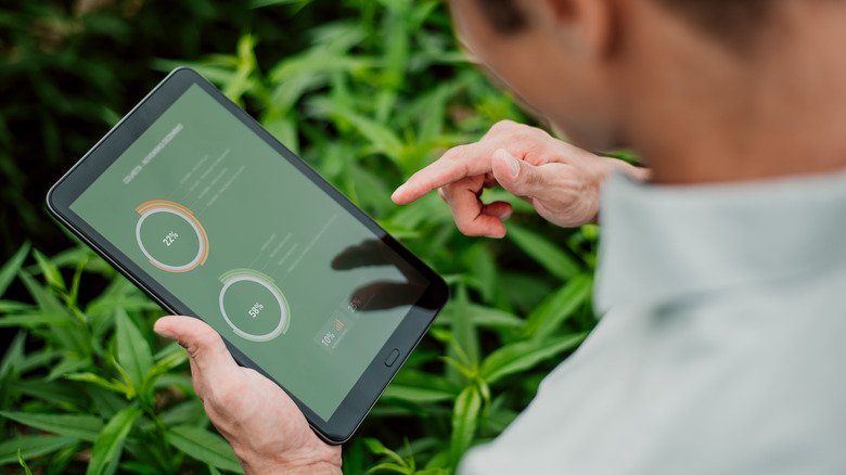 Person holding a tablet