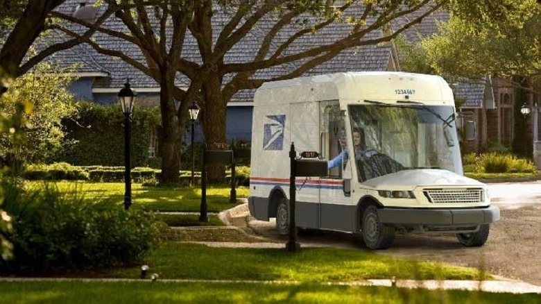 The USPS NGDV delivering to mailbox