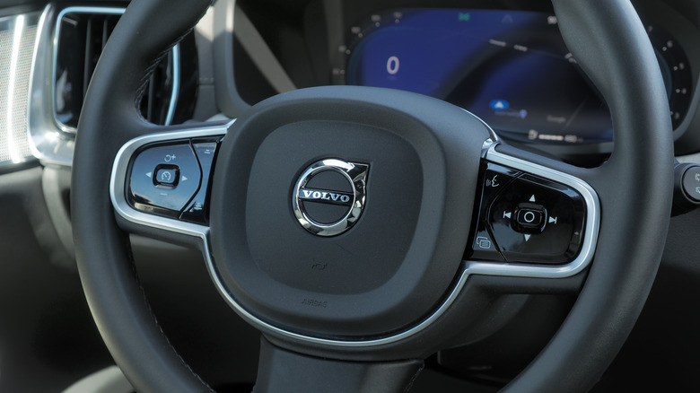 2023 Volvo V60 Cross Country steering wheel