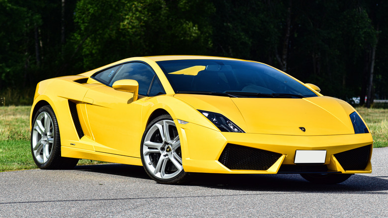 The Lamborghini Gallardo LP560-4 in yellow, front 3/4 view