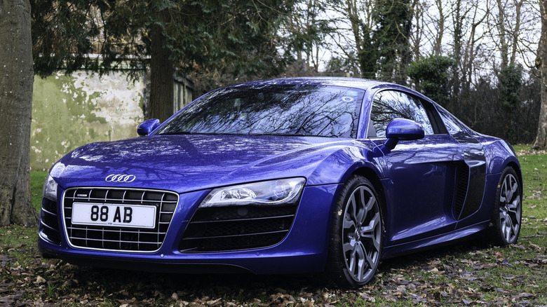 The first generation Audi R8 in blue, front 3/4 view