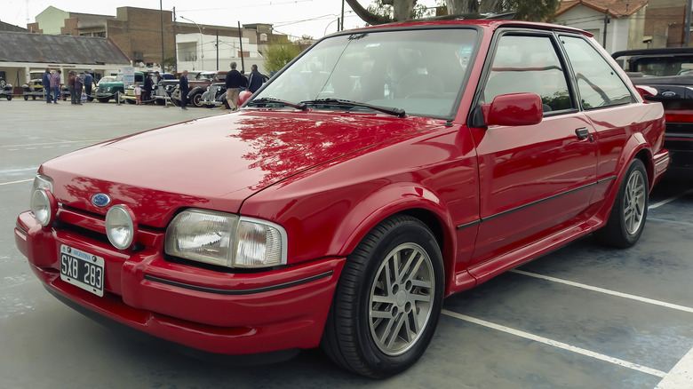 Ford Escort red