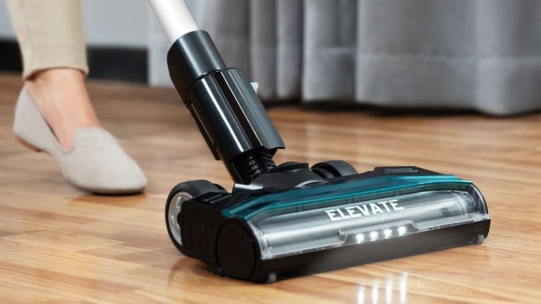 Eureka H11 Elevate cleaning floor