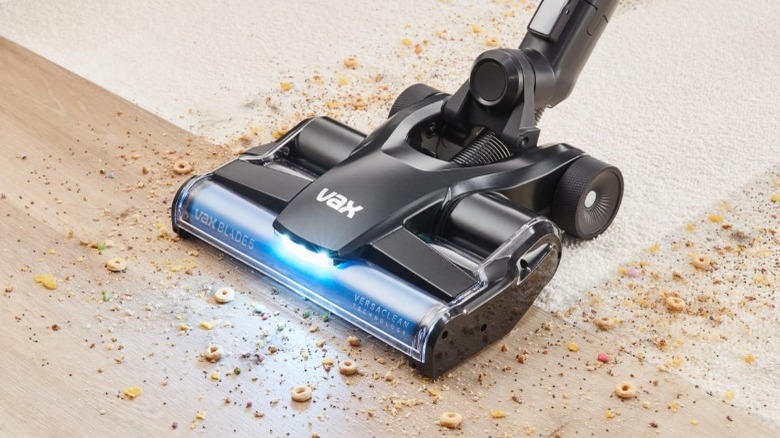 Vax ONEPWR Blade 5 cleaning crumbs