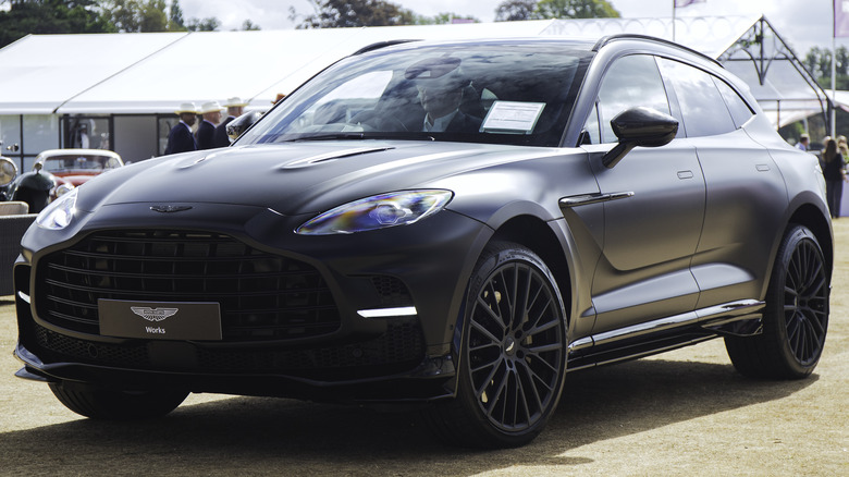 Aston Martin DBX 707