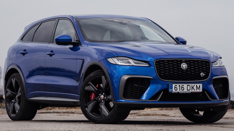 Jaguar F-Pace SVR blue