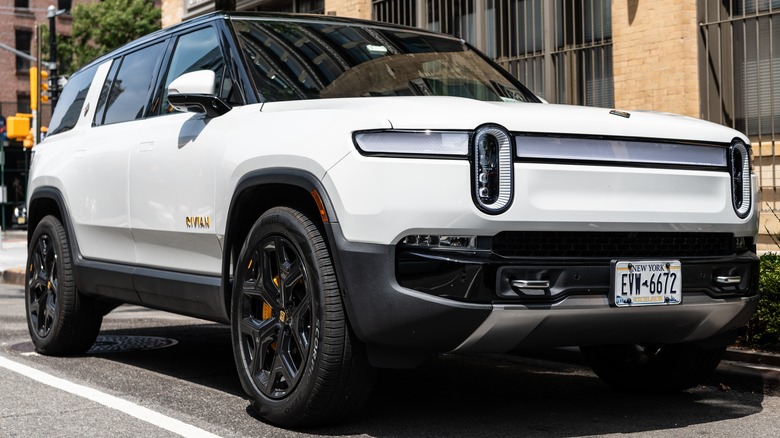 Rivian R1S