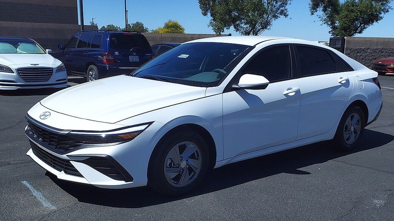 White Hyundai Elantra