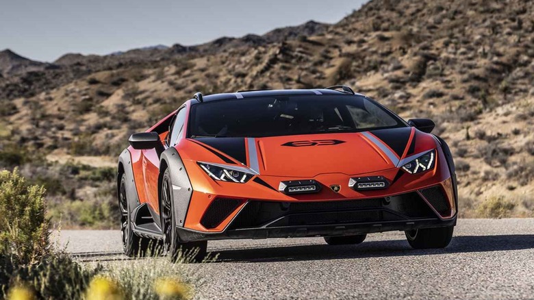 Lamborghini Huracán Sterrato  driving in desert