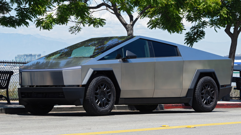 Side profile of a Tesla Cybertruck.