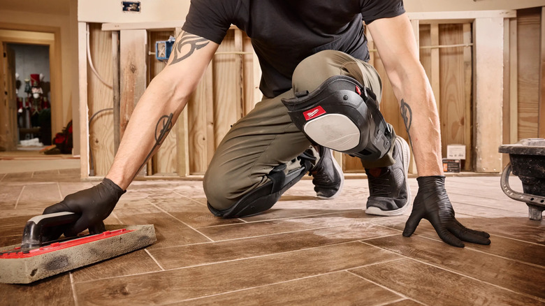 man wearing Milwaukee Dynamic Flooring Knee Pad