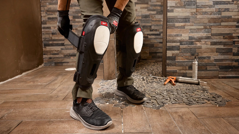 man putting on Milwaukee Dynamic Flooring Knee Pad