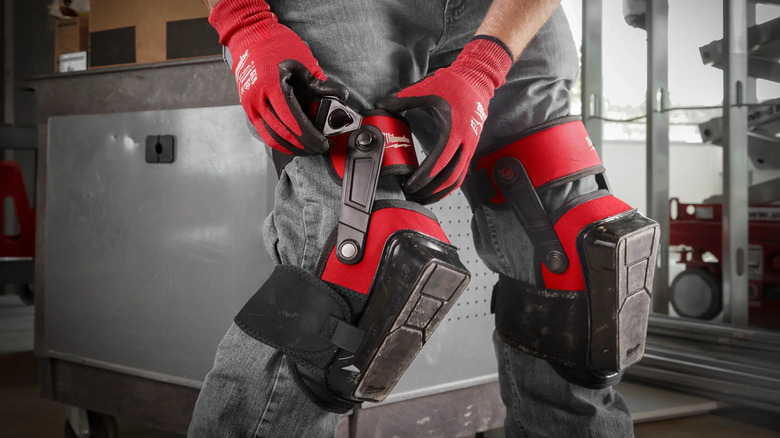 man wearing Milwaukee knee stabilizer