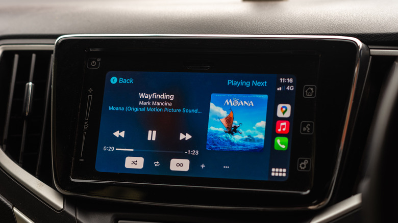 apple music carplay car screen