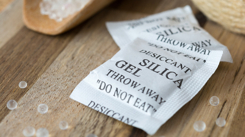 Silica gel packets