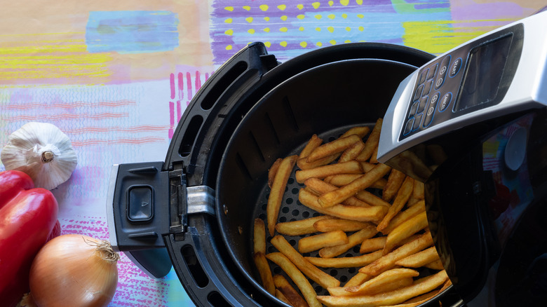 air fryer with French fries