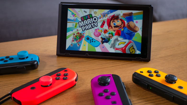 Switch with four Joy-Cons and Super Mario on the Screen
