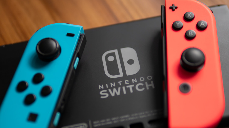 Nintendo Switch Joycons with Logo between