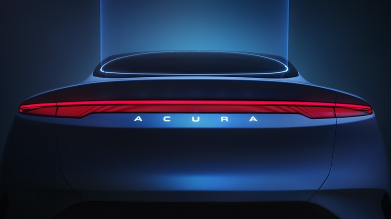 Primer plano de la insignia trasera del Acura Performance EV Concept