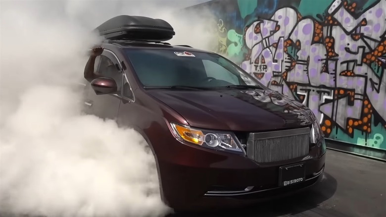 Bisimoto Honda Odyssey doing burnout