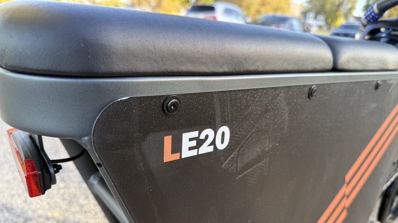 The Engwe LE20 rear panel showing the model number.