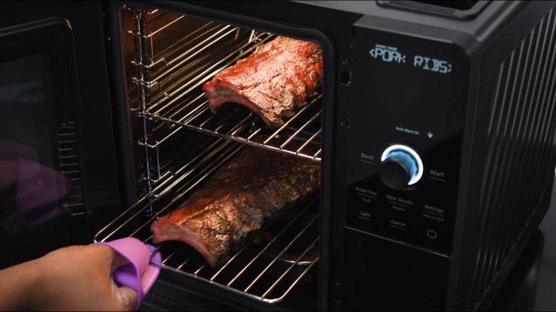 GE Profile's New Smart Indoor Smoker Is Here Just in Time for Your Winter  Barbecue Needs
