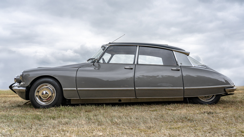 Citroen DS outdoors