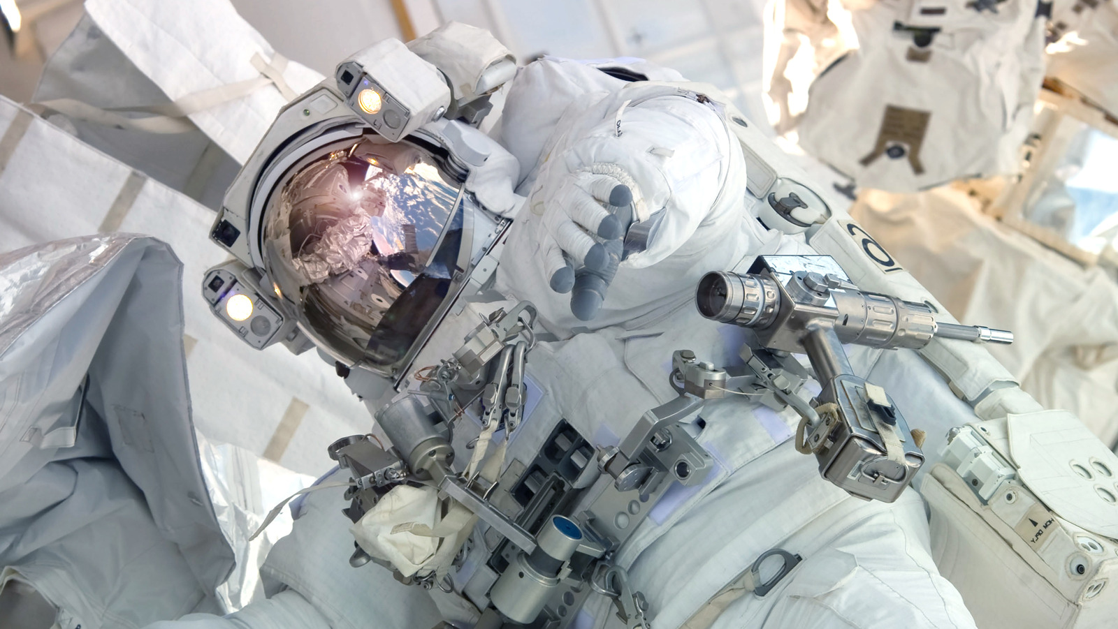 Nasa cria exoesqueleto para astronautas 'malharem' no espaço