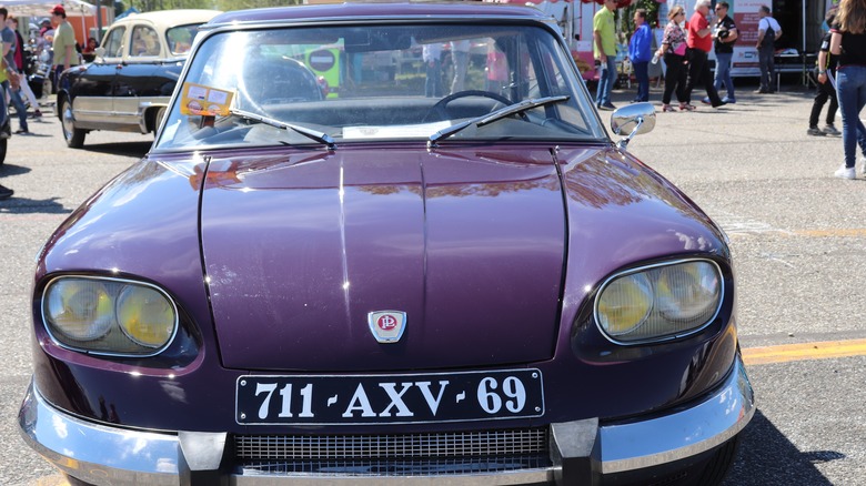 Panhard 24 BT parked front end