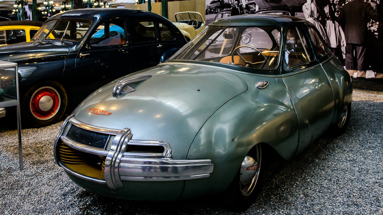 Front 3/4 view of Panhard Dynavia concept