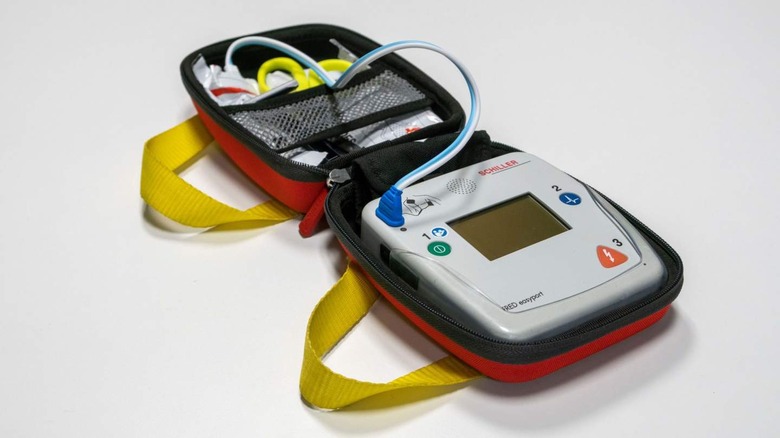 Ultralight Schiller FRED easyport defibrillator