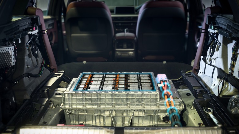 Lithium battery pack and power connections inside EV car