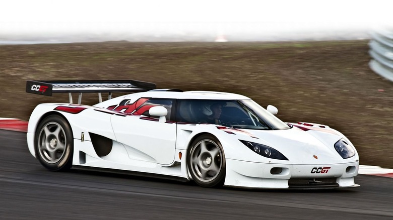 koenigsegg CCGT driving on track