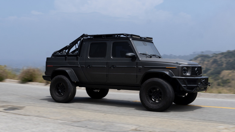 Pit26 Motorsports G-Wagon on Mulholland front three-quarters