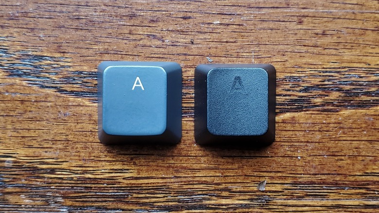 Difference between ABS and PBT plastic keycaps 