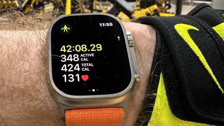 Man wearing Apple Watch while working out