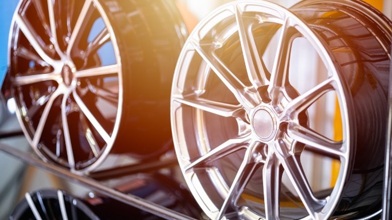 A car rim (wheel) display