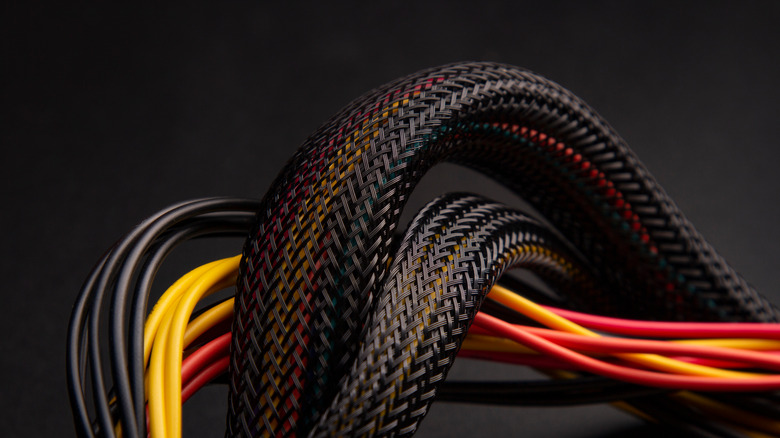 braided wires overlapping