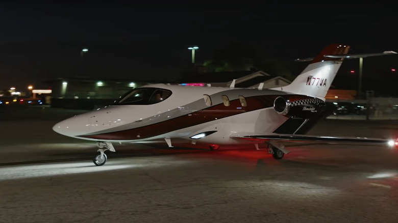 Tom Cruise's HondaJet landing