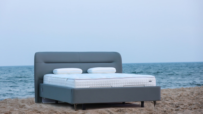 DeRUCCI smart pillow and mattress on a beach.