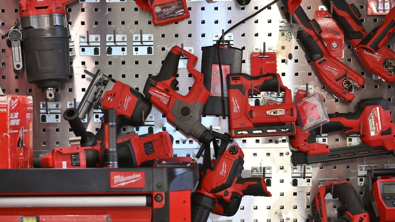 milwaukee tool display