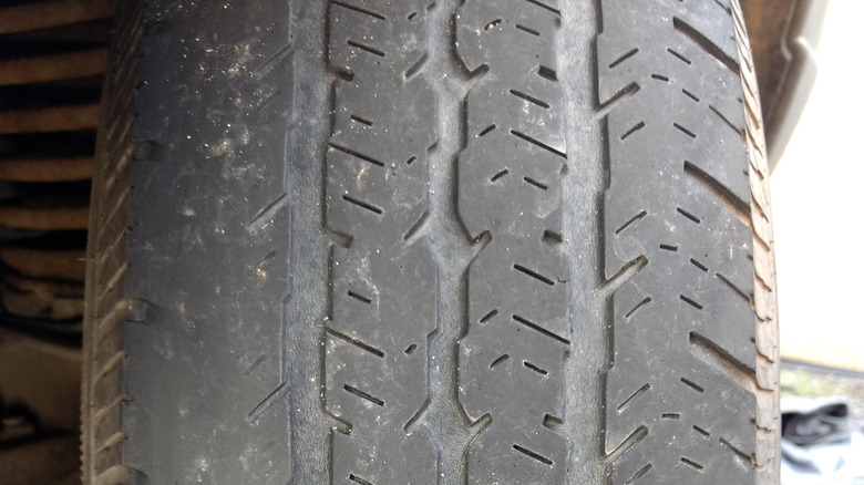 8 Reasons Why Tires Wear From Inside – And How to Fix it – Engineerine