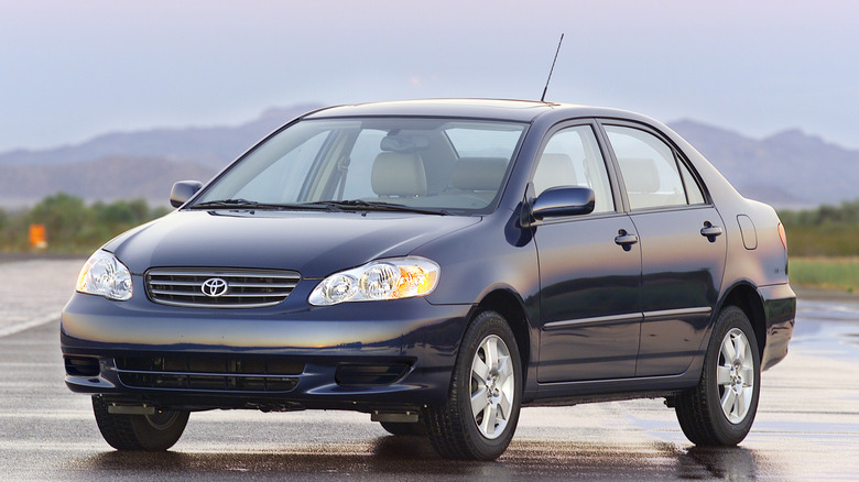 2003 Toyota Corolla parked frontend