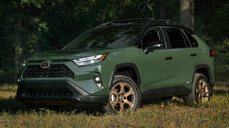 Front 3/4 view of 2025 Toyota RAV4 Hybrid