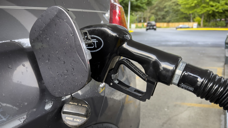 pumping fuel to a Honda CR-V