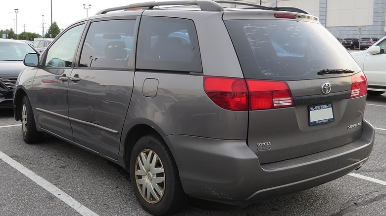 Rear view of a 2004-2005 Toyota Sienna in a parking lot