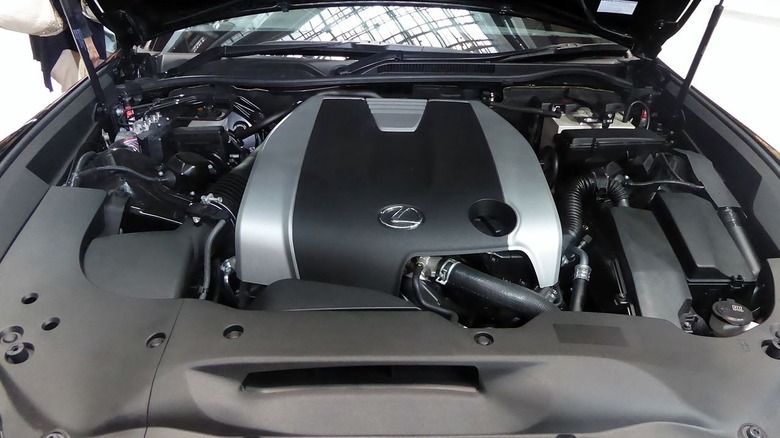 Lexus RC 350 engine bay