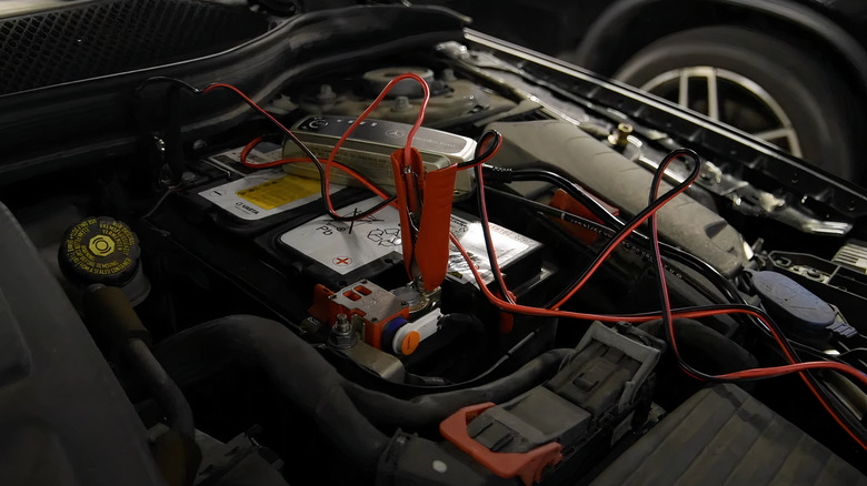 trickle charger charging car battery