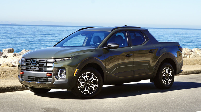 Hyundai Santa Cruz parked at the beach