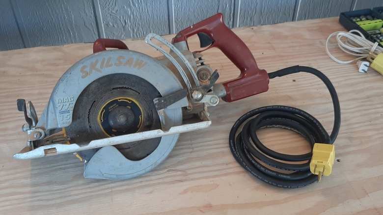 a vintage Skil Model 77 Worm Drive Saw